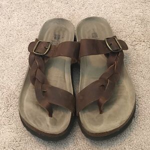 White mountain sandals